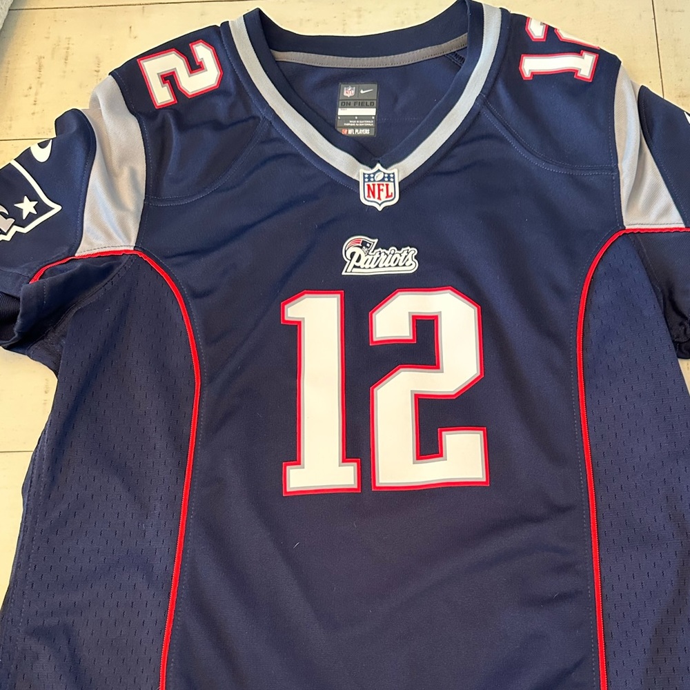 Women’s  patriots jersey Brady 12 large